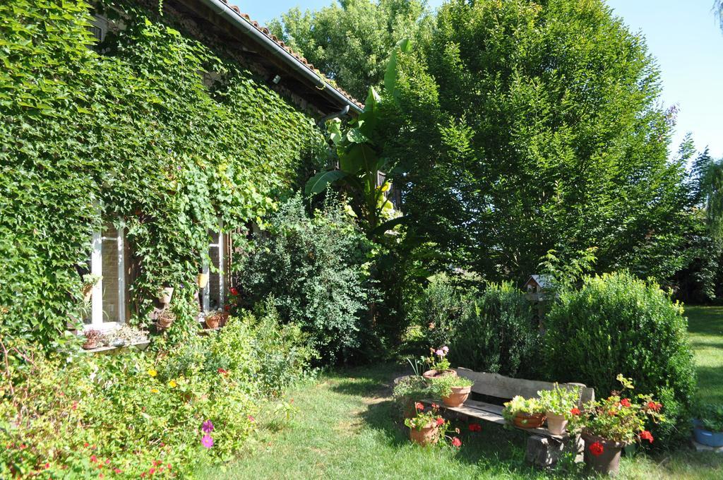 Ferme Saint Joseph Panzió Le Fousseret Kültér fotó